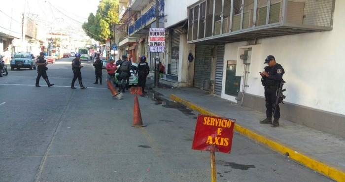 De acuerdo con los primeros reportes, los agresores dispararon desde un vehículo en movimiento contra los taxistas que hacían sitio. Foto: El Sur