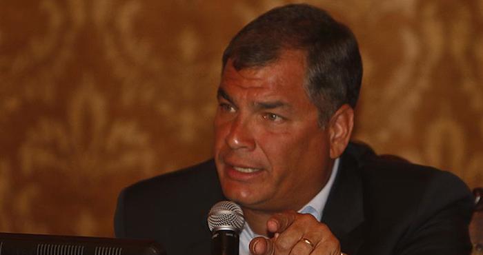 El Presidente ecuatoriano, Rafael Correa, afirmó hoy que la situación está cada vez "más controlada" en la costa norte del país, la que resultó afectada por el temblor de magnitud 7,8 que ha dejado al menos 587 fallecidos y miles de heridos. EFE