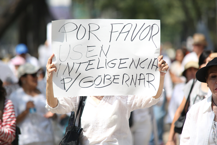 Durante la movilización, los ciudadanos reclamaron a Miguel Ángel Mancera por las "injustas" medidas aplicadas recientemente. Foto: Francisco Cañedo, SinEmbargo 
