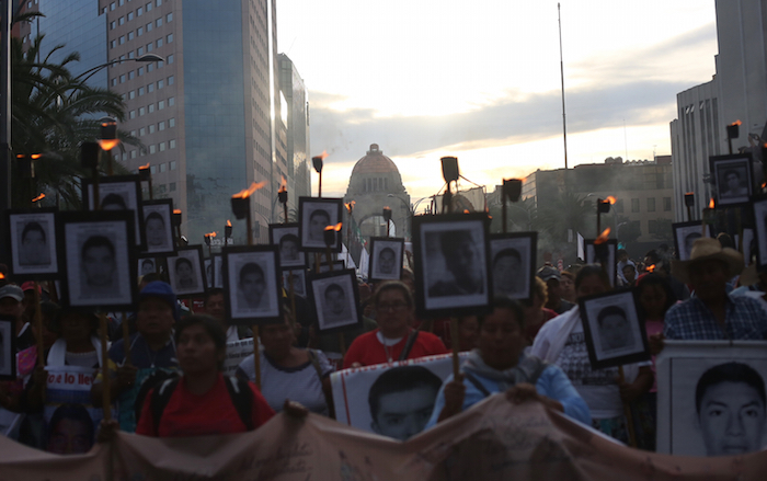 "Ni siquiera nos imaginábamos este Gobierno inhumano", acusó un padre de familia. Foto: Francisco Cañedo, SinEmbargo