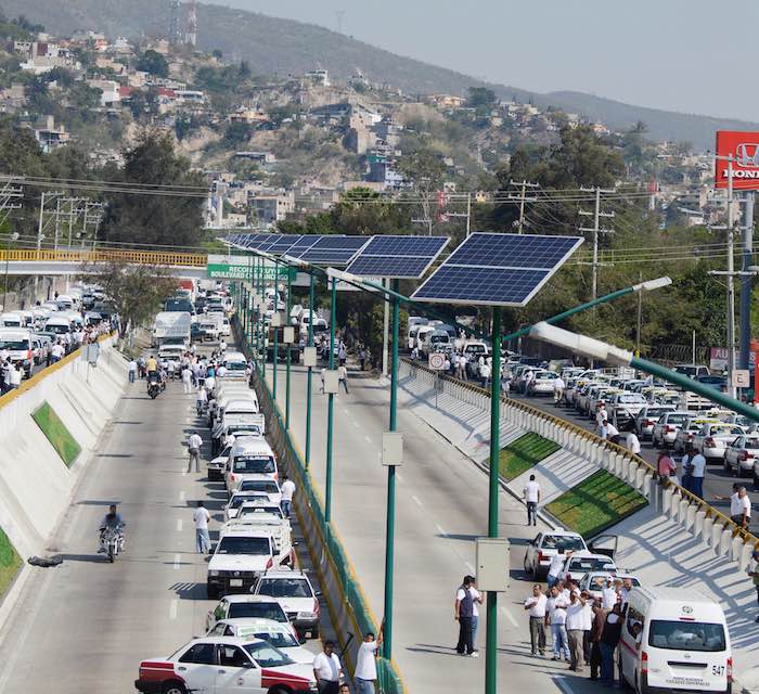Los transportistas piden más seguridad y que no se repartan concesiones a gente que no es del gremio. Foto: Cuartoscuro.
