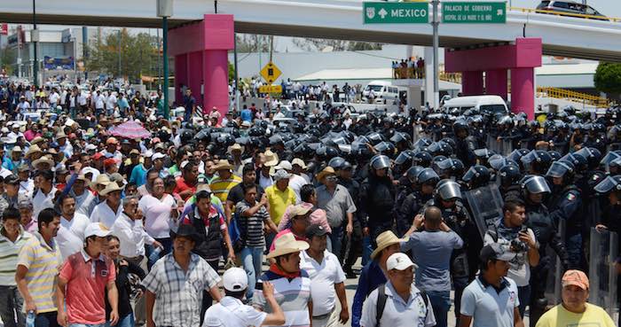 El fiscal general del Estado, Xavier Olea Peláez, dijo que por el bloqueo a la carretera federal en Chilpancingo habrá órdenes de aprehensión, del orden federal y común, contra los manifestantes por ataques a las vías de comunicación. Foto: Cuartoscuro.
