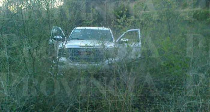 El vehículo en el que fueron emboscadas las personas. Foto; Provincia