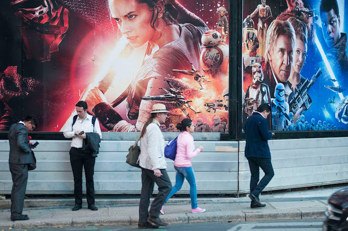 El excesivo número de anuncios espectaculares, vallas, lonas o pantallas luminosas a los que cada día nos exponemos son causantes de estrés. Foto: Cuartoscuro.