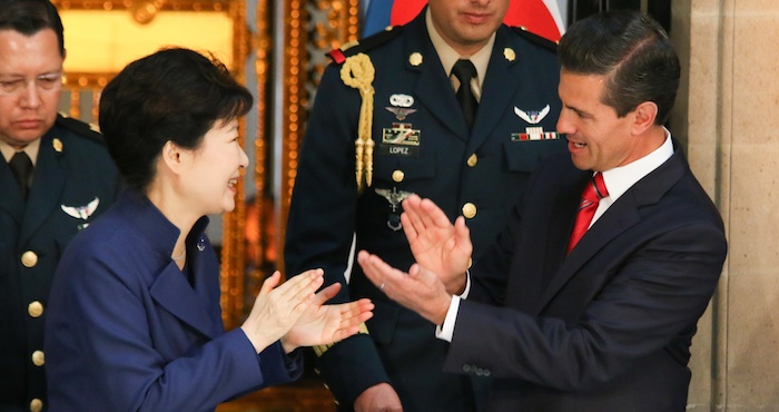 La Presidenta de Corea Park Geun-hye con su homónimo Enrique Peña Nieto. Foto: Cuartoscuro.