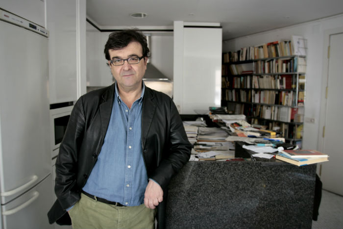 El autor presenta el libro de ensayos El punto ciego. Foto: PRH / Marta Calvo