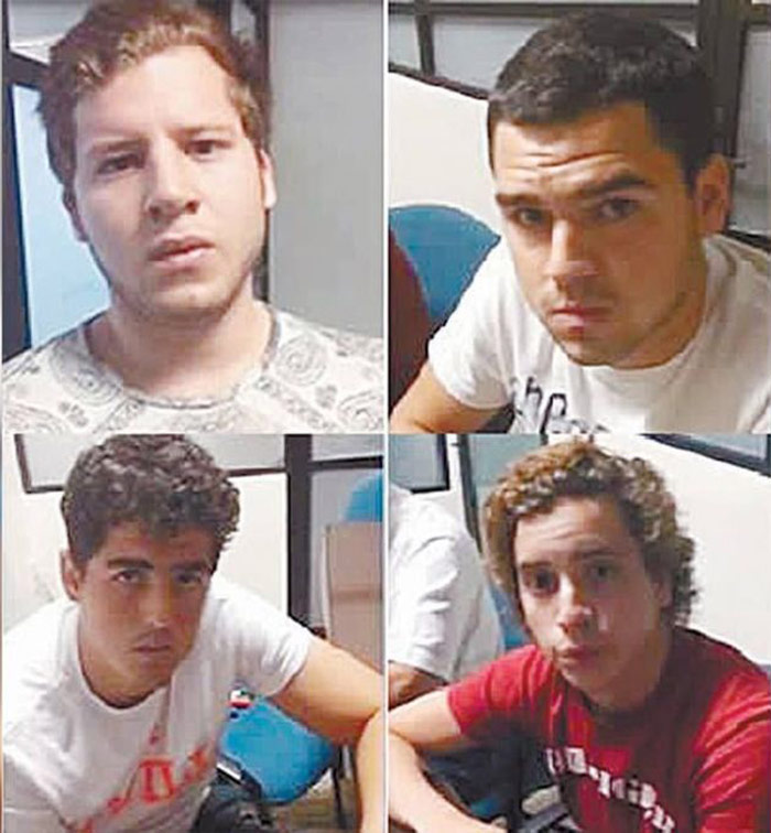 Los cuatro jóvenes acusados de violación. Enrique Capitaine en la parte superior izquierda de la imagen. Fotos tomadas de video 