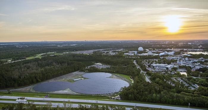 Centro de energía solar con forma de Mickey Mouse en Lake Buena Vista, Florida. Foto: AP