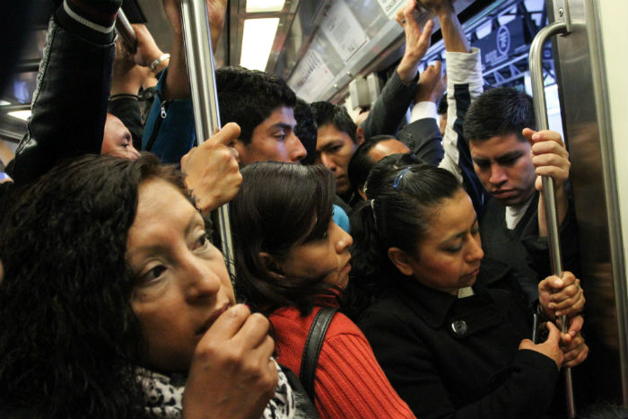 México es la segunda de las 20 capitales más importantes del mundo en la que las mujeres se sienten agredidas en el transporte público. Foto. Cuartoscuro