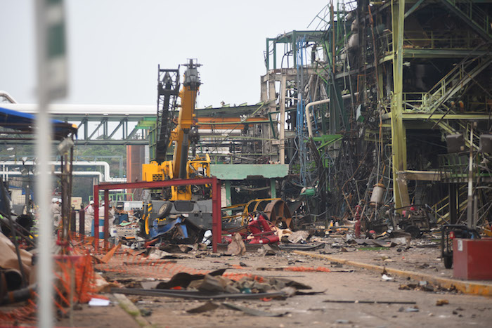 Vista del interior de la Planta Clorados III del Complejo Petroquímico Pajaritos, donde el día de ayer se registró una explosión que dejo 13 personas muertas y decenas de lesionados que se encontraban trabajando en la planta. Foto: Cuartoscuro
