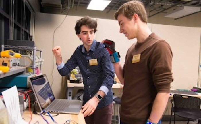 SignAloud, las Naciones Unidas Proyecto nacido en la Universidad de Washington. Foto: Universidad de Washington