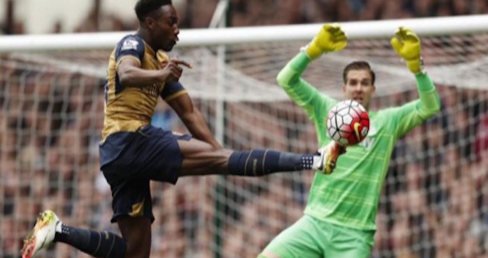 Carroll, el gran protagonista, puso el 3-2 en el marcador en el minuto 52 y Laurent Koscielny anotó en el 70' el gol que cerró el cambiante partido. Foto: Twitter vía @noticiasfutbol