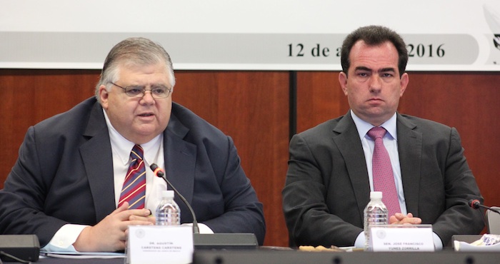 Agustín Carstens Carstens, gobernador del Banco de México, durante su comparecencia ante la comisión de Hacienda y Crédito Público, en el Senado de la República. Foto: Luis Barrón, SinEmbargo.
