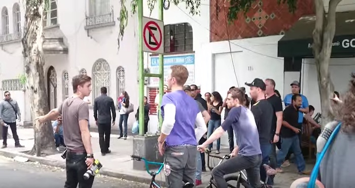 Coldplay en las calles de la colonia Roma. Foto: especial