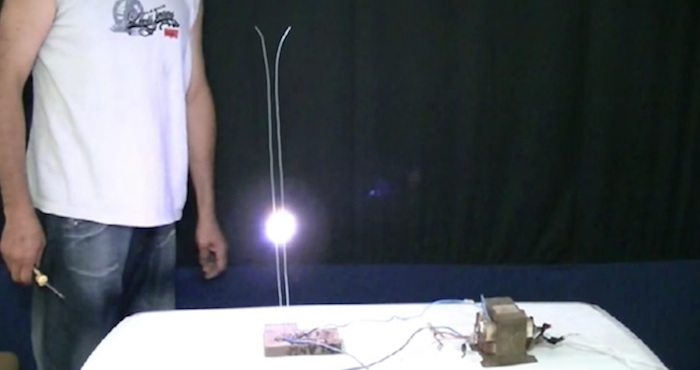 La escalera de Jacob involucra un arco de electricidad de alto voltaje entre dos puntos. Foto: Especial