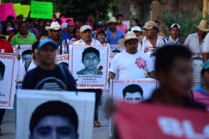 Los padres de los 43 exigieron al Gobierno federal que extienda el mandato del GIEI, pues dijeron que son en los únicos que confían. Foto: Cuartoscuro