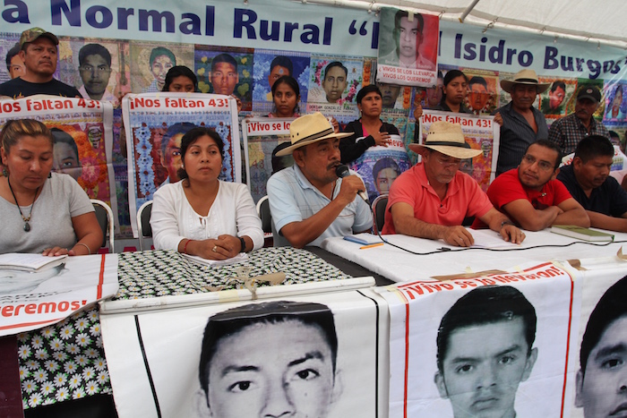 Los padres de los 43 ofrecieron una conferencia de prensa esta tarde. Foto: Cuartoscuro.
