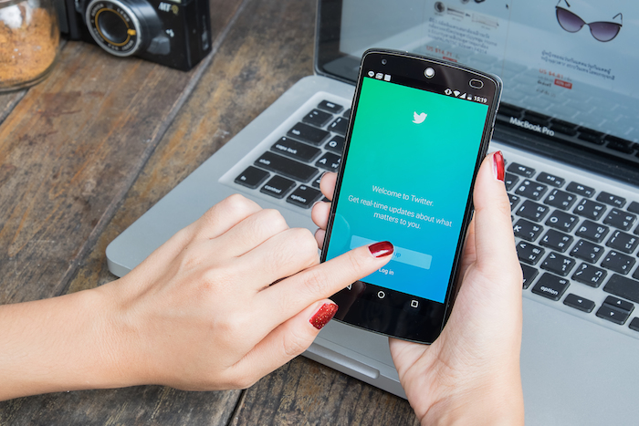 En este sentido, los medios están generando en Twitter unos ingresos que oscilan entre 200 mil y 500 mil dólares, mientras que en Facebook. Foto: Sshutterstock