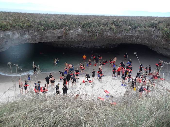 Turistas en las Islas Marietas. Foto: CONANP