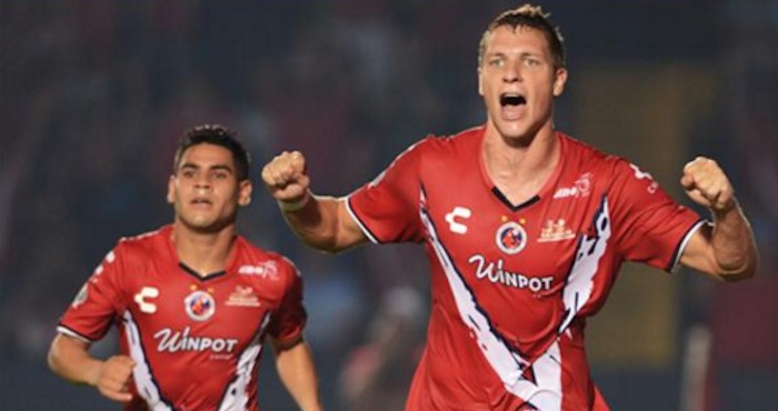 Los tres primeros goles del conjunto porteño fueron a balón detenido, con sendos remates con la cabeza de Cid, Furch y Noya. El segundo tanto de Furch fue un disparo pegado a la base del poste derecho. Foto: JuanFutbol