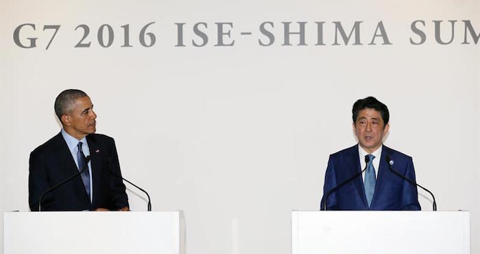 El primer ministro japonés Shinzo Abe y el Presidente estadounidense, Barack Obama, durante una rueda de prensa conjunta tras su reunión en Shima, Japón. Foto: EFE