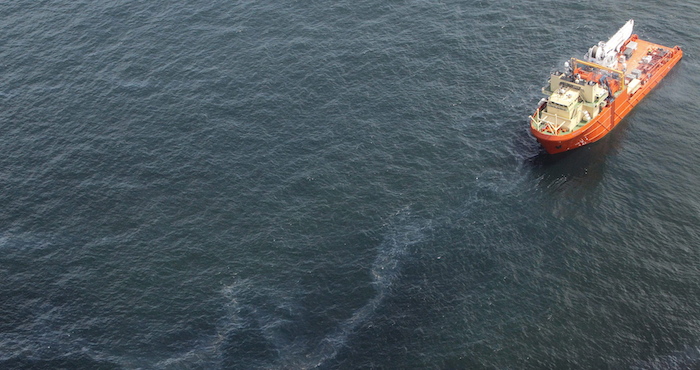 Durante 87 días, desde el pozo Macondo, situado a 1.500 metros de profundidad, fluyeron 4.900 millones de barriles de petróleo, que contaminaron los humedales del Delta del Misisipi y las costas de Luisiana, Misisipi, Alabama y Florida, según datos de la Agencia de Protección Ambiental (EPA) estadounidense. Foto: EFE