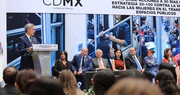 En el evento aseguró que su Gobierno está comprometido con el combate al acoso de la mujer en el transporte público. Foto: Facebook Miguel Ángel Mancera