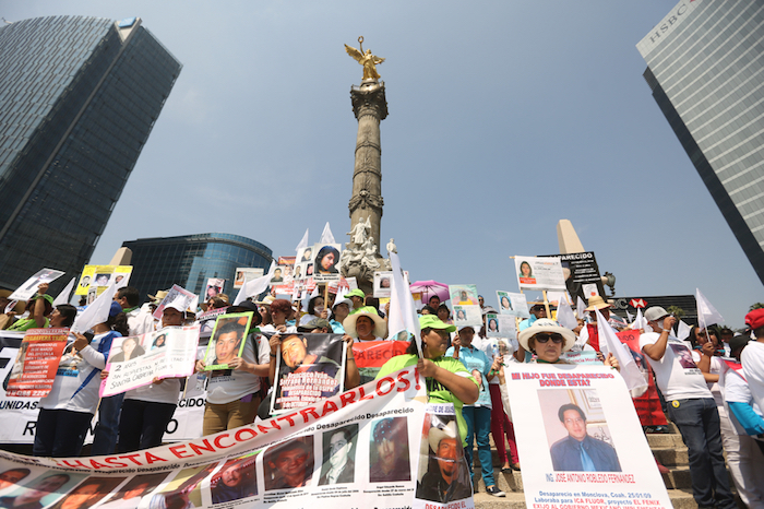 Hoy, Día de las Madres, cientos de mujeres que buscan a sus hijos desaparecidos marchan en la Ciudad de México. Foto: Francisco Cañedo, SinEmbargo. 