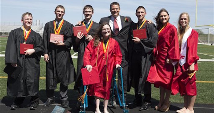 En esta imagen del 22 de mayo de 2016, se ve a los septillizos McCaughey. Foto: AP