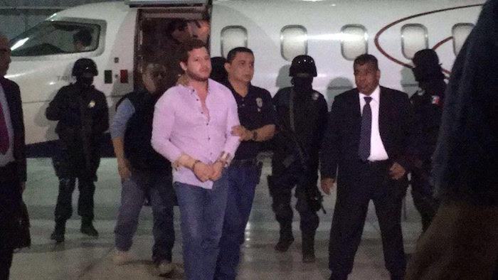 Capitaine fue trasladado al puerto en una aeronave oficial del estado de Veracruz. Foto: BlogExpediente. 