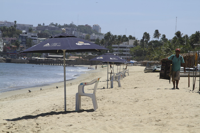 Empresarios y comerciantes de Acapulco denunciaron que luego de las balaceras en el puerto del 24 de abril, no hay vida nocturna en la zona y que “los negocios están en una quiebra inminente". Foto: Cuartoscuro 
