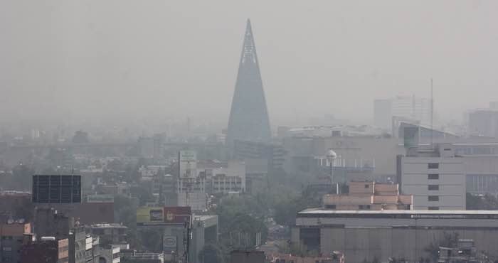 El día de hoy, la ciudad capital amaneció cubierta por una bruma gris. Foto: Luis Barrón.
