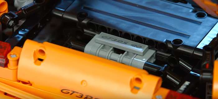 En la imagen, el motor del Porsche