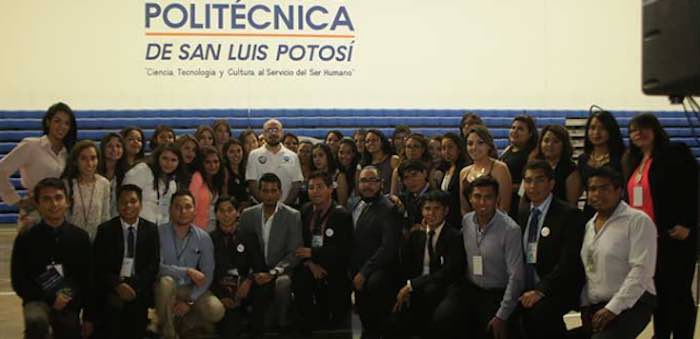 En la imagen, los asistentes a la conferencia de la UPSLP. Foto: Pulso.