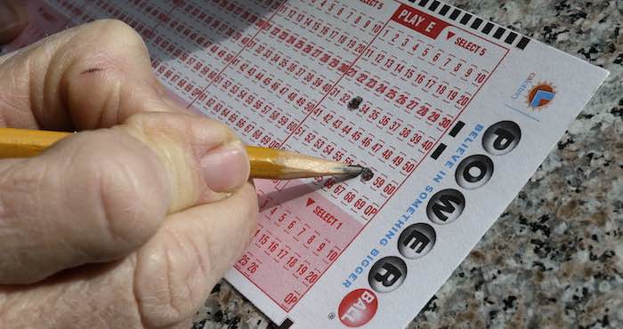 El premio del sorteo del sábado 7 de mayo ascendió a 429.6 millones de dólares. Foto: Ben Margot, AP.