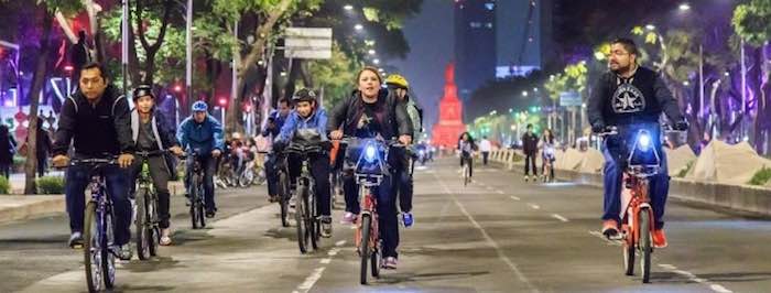 Miles de ciclistas participaron en la primera rodada nocturna de la Ciudad de México el pasado fin de semana. Foto: capital21.df.gob.mx.
