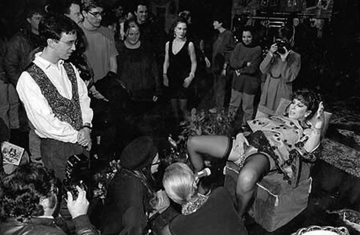 Annie Sprinkle, fundadora del postporno, en uno de sus espectáculos. Foto: anniesprinkle.org