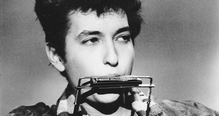 Nacido como Robert (Bobby) Allen Zimmerman en Duluth, Minnesota, tocó en sus inicios en grupos juveniles de rock'n'roll en su zona. Foto: AP