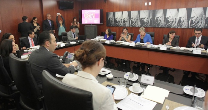 En la reunión estuvieron el presidente del Senado, Roberto Gil Zurth y las presidentas de las comisiones de Relaciones Exteriores, Gabriela Cuevas Cuevas y Laura Rojas Hernández de Organismos Internacionales. Foto: Twitter Foto: Twitter @senadomexicano