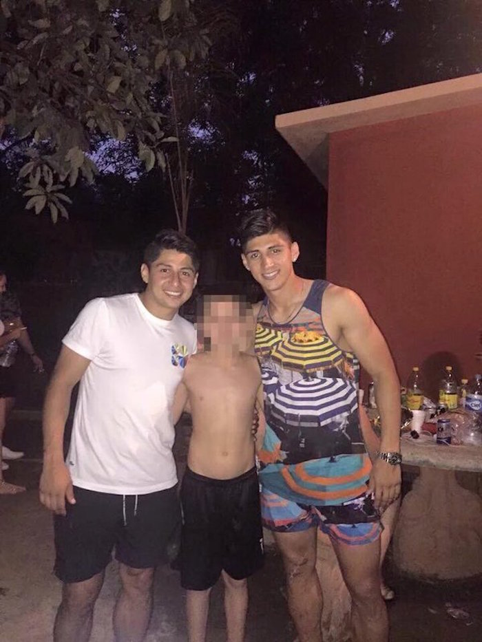 En redes sociales fue difundida la última fotografía de Alan Pulido antes del supuesto plagio. Foto: Especial