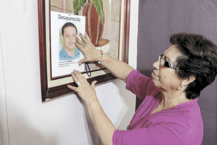 La señora Ángeles se incorporó al grupo FUNDEC para hacer todo lo que esté en sus manos para encontrar a su hijo, mientras su nuera está al cuidado de sus hijos.