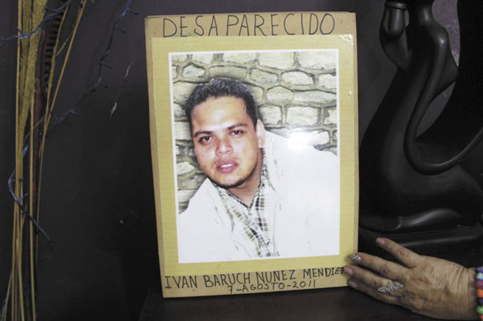 Lala dio la espalda al principio que desapareció Iván, la empresa le mantuvo su salario hasta que un día lo dio de baja y su familia quedó en el desamparo. A pesar de que hay una Ley de Ausencia, la mayoría de los empresarios buscan ampararse.