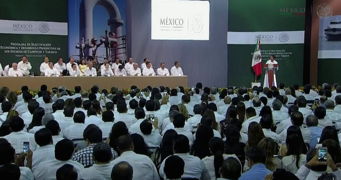 Peña Nieto indicó que hace apenas 30 años, México tenía una dependencia económica al petróleo y es por eso que, particularmente, Tabasco y Campeche sufren un impacto ante la situación volátil y de incertidumbre que se vive a nivel mundial. Foto: Presidencia