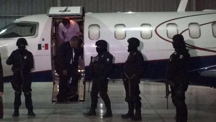 Capitaine fue trasladado al puerto en una aeronave oficial del estado de Veracruz. Foto: BlogExpediente. 