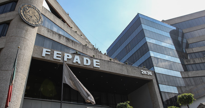 MÉXICO, D.F., 09DICIEMBRE2015.- Santiago Nieto Castillo, titular de la Fiscalía Especializada para la Atención de Delitos Electorales (Fepade), canceló a última hora un encuentro que tenía previsto para el día de hoy con medios de comunicación. En dicha conferencia daría a conocer un “posicionamiento” en torno a la solicitud de orden de aprehensión en contra del ex vocero del Partido Verde Ecologista de México, Arturo Escobar. FOTO: MARÍA JOSÉ MARTÍNEZ /CUARTOSCURO.COM