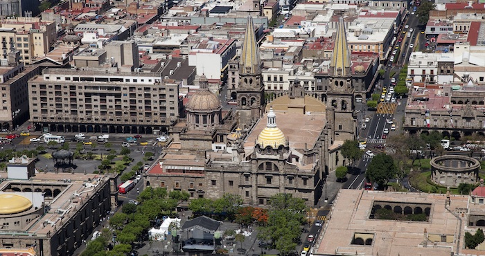 La publicación del diario menciona que Guadalajara registra datos duros de inversión, presencia de empresas extranjeras, apoyos a startups y características que colocan a México como un buen lugar para "outsourcing". Foto: Shutterstock
