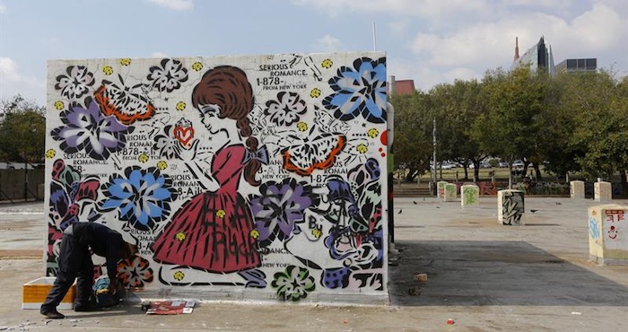 Un grafiti de la artista estadounidense "Lady Ayoko" en Johannesburgo (Sudáfrica) Foto: EFE
