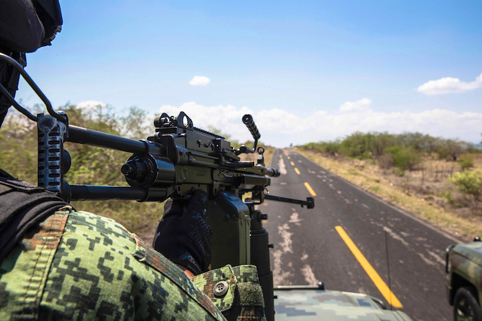 Militares patrullan las carreteras de Guerrero, una de las entidades de México con gran número de cultivos. Foto: Laura Woldenberg, VICE News