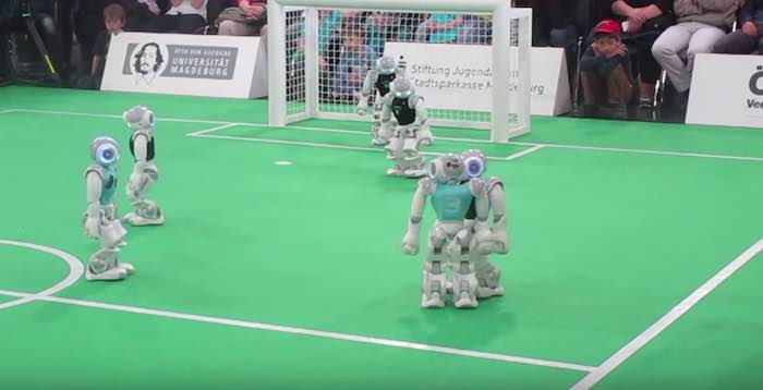Los robots realizados durante el certamen en su edición 2015. Imagen: Captura de pnatalla