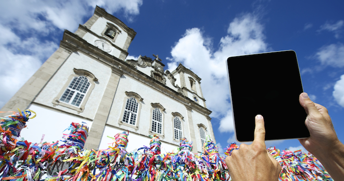El encargado del área tecnológica de la Iglesia evangélica, Fabian Kraetschmer, justificó en declaraciones a la emisora regional rbb la medida al afirmar que los templos han sido desplazados como centros de comunicación por las redes sociales y las comunidades digitales. Foto: Archivo